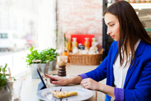Dubai Restaurant Owner Using Digital Marketing Strategy